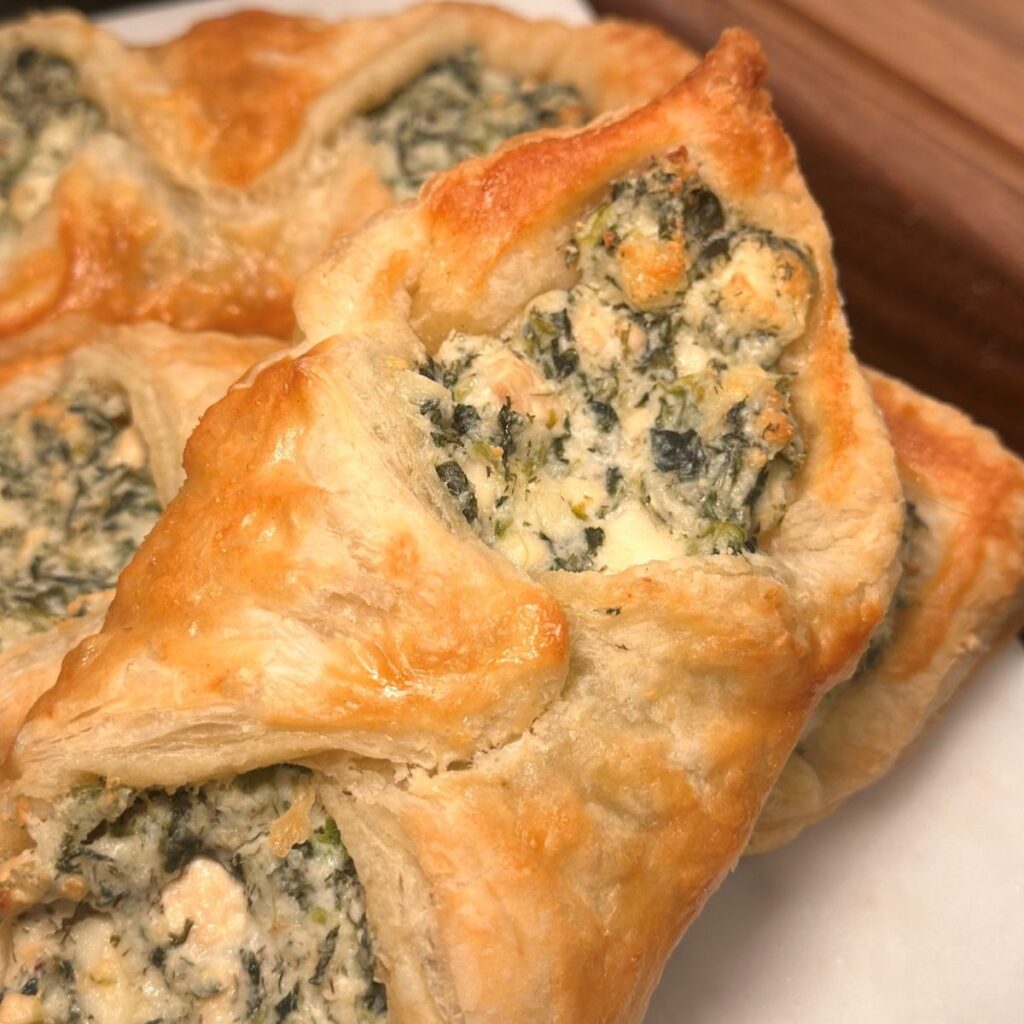 Easy Spanakopita-Inspired Spinach & Feta Pastries (Made With Puff Pastry!)